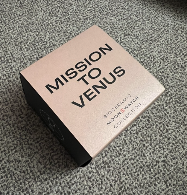 Pre-owned Swatch X Omega Bioceramic Moon Mission To The Venus So33p100