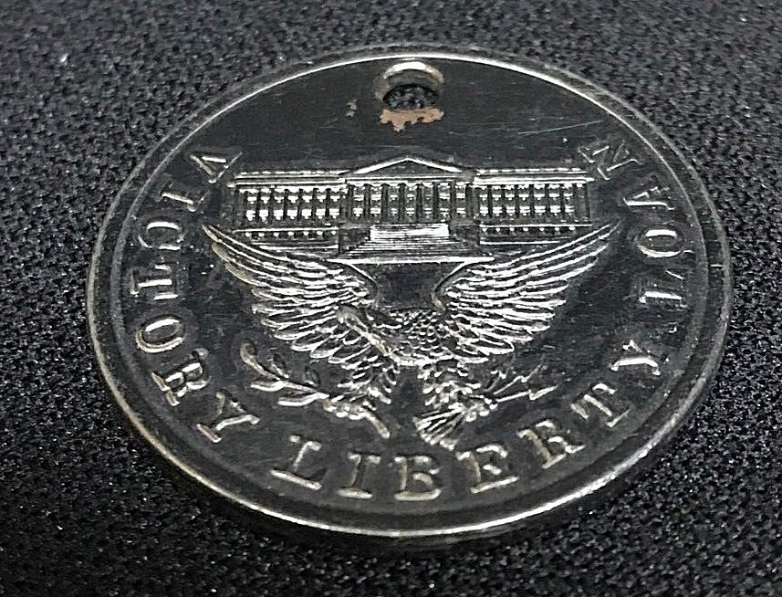 Antique *** VICTORY LIBERTY LOAN *** TOKEN *** CAPTIONED GERMAN CANNONS ***