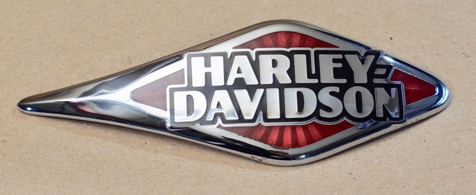 Harley-Davidson 純正　タンクエンブレム　FLHXS HARLEY DAVIDSON Softail FLH Street Glide OEM Fuel Gas Tank