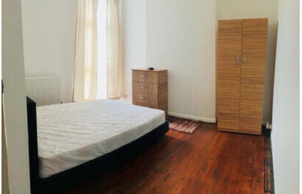 Two bed two bath flat in cricklewood Nw2 self contained 