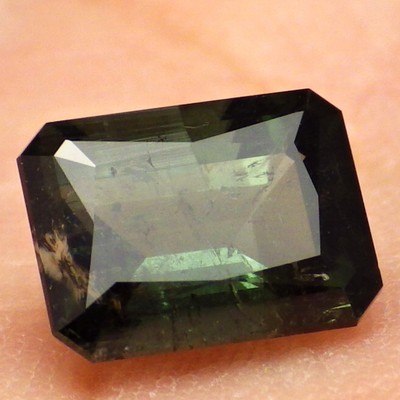 84ct clarity p1-color green bluish/grayish-natural!