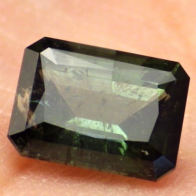 84ct clarity p1-color green bluish/grayish-natural!