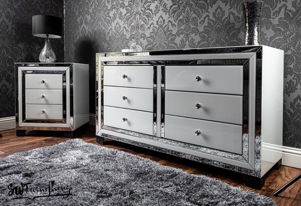 New White Mirrored 6 Drawer Chest/ Sideboard Solid Built in