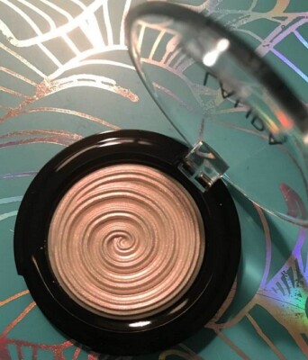 LAURA GELLER BAKED GELATO SWIRL ILLUMINATOR in DIAMOND DUST SAMPLE SZ. UNBOXED