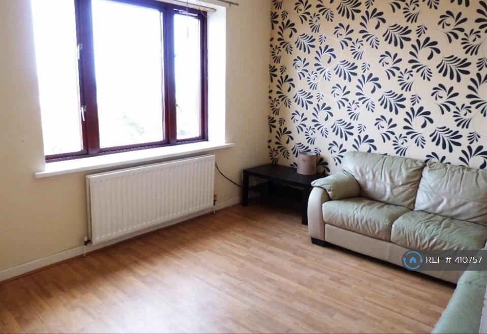 2 bedroom flat in Poplar Street, Greenock, PA15 (2 bed) in Greenock