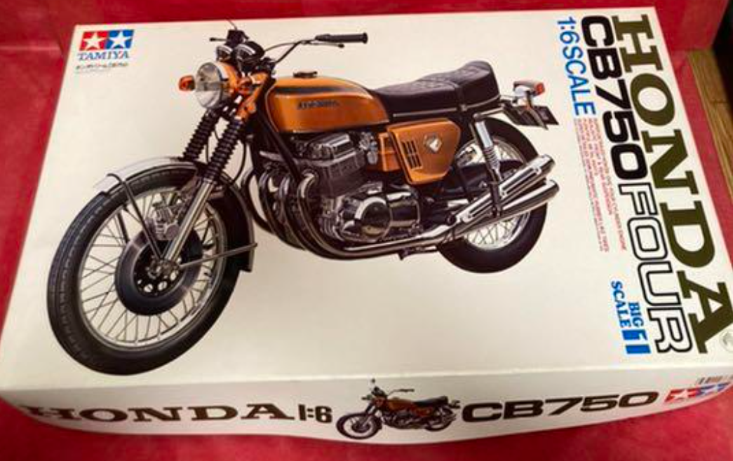 Tamiya 1/6 Honda CB750 Four Big Scale Motorcycle Model Kit Tamiya 1/6 Honda CB750 Four Big Scale Motorcycle Model Kit