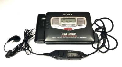 【ジャンク】SONY ウォークマン　WALKMAN WM-GX655 シルバー Sony WM-GX655 Walkman Cassette Player Recorder Radio Band AM
