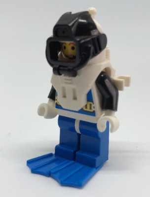 Aqu001a Minifigure Aquanaut 1 With Blue Flippers Aquazone Lego Lego Minifigures
