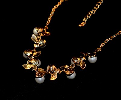 Vintage single strand White Faux Pearl gold tone Necklace 18 inches rhinestones
