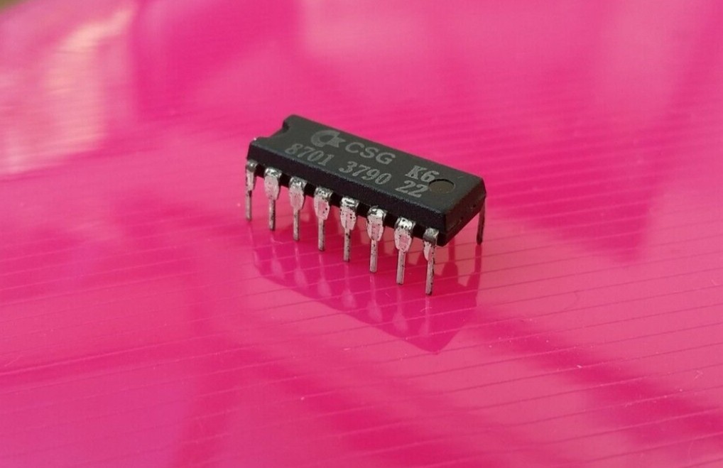 SKU0164 8701 Clock Generator Timing Chip (1 X) for Commodore
