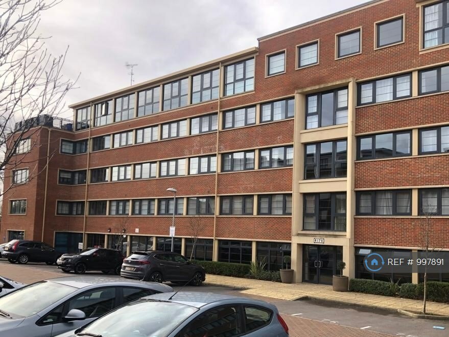 2 bedroom flat in Wessex Court, Farnborough, GU14 (2 bed) (997891