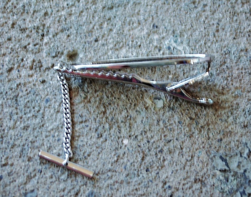 Vintage Men's TIE CLIP of Silver-Colored Metal, With Large Open Oval Design