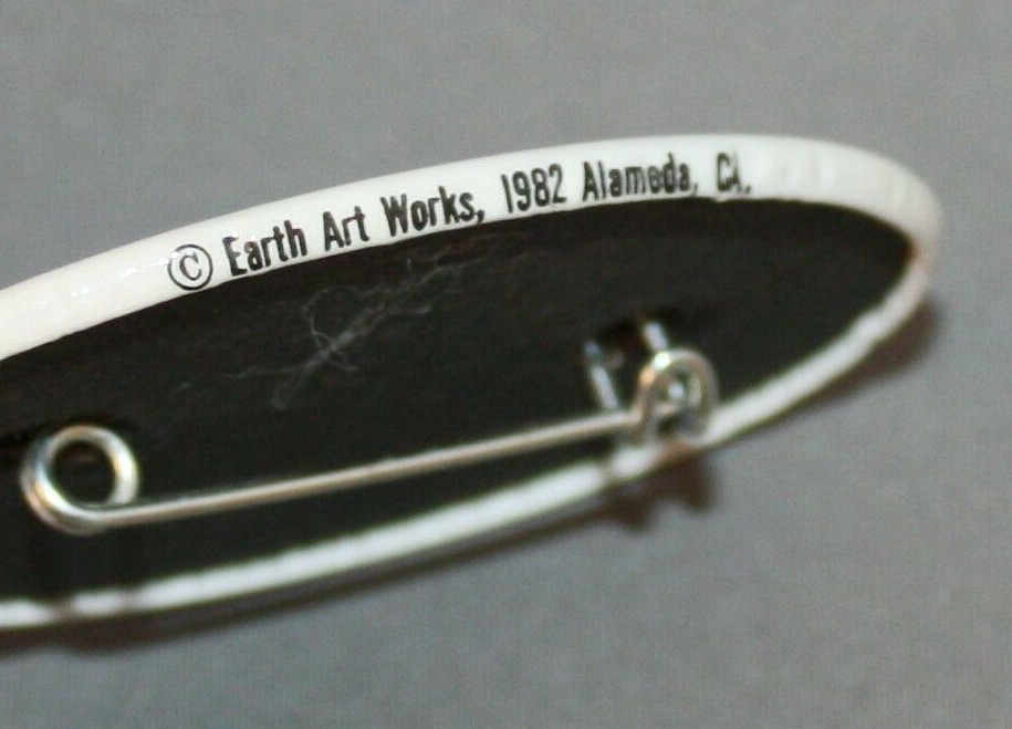 VINTAGE 1982 Humpback Whales Button Earth Artworks, Alameda CA FREE SHIPPING