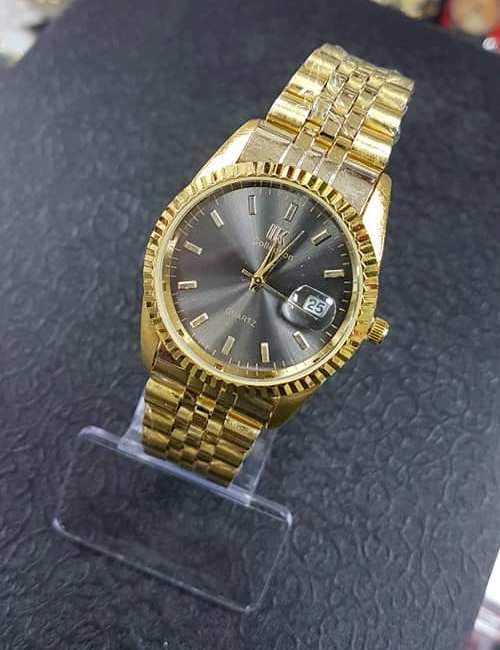 Orologio Polso Unisex YK Analogico Data Quarzo Moderno Dorato Fondo Nero lac