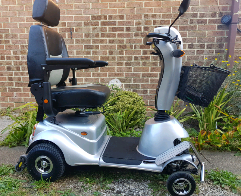 New batteries, immaculate condition, 8mph Quingo plus mobility scooter