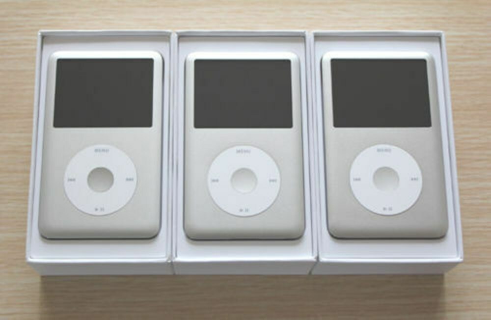 New Apple iPod Classic 7th Generation 160GB Black Silver Mp3
