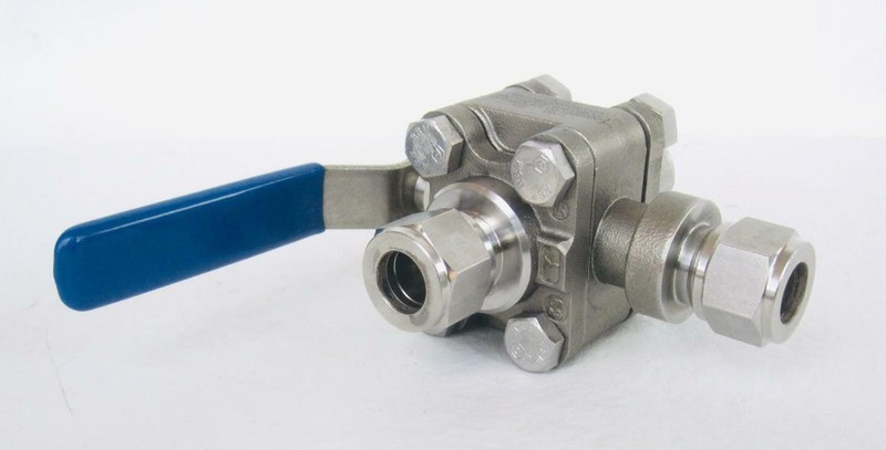 Hoke 7 series 3 way Bolted Ball Valve Gyrolok 1/2 NPT SS  7E3GG08G08G08YOKS1V