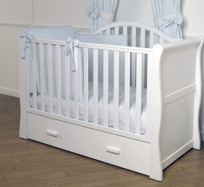Baby furniture set Bonito Bebe cot bed and drawer/changer in East