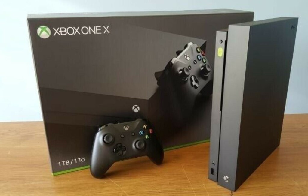 XBOX ONE X 4K/UHD GAME CONSOLE 1TB BOXED (4K BluRay player built