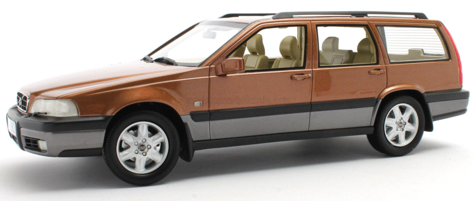 ミニカー Volvo V70 R 1/18 予約】9月以降発売予定VOLVO V70 R GEN2 BLUE /DNA COLLECTIBLES