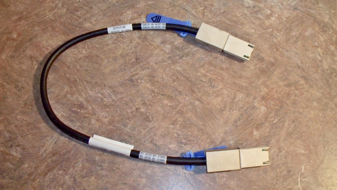 HP External Mini SAS 0.5m Cable PN: 407344-001 Spare PN: 408765-001