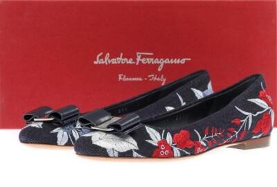 НОВЫЕ БАЛЕТКИ НА ПЛОСКОЙ ПЛОСКОСТИ С ЛОГОТИПОМ и ЦВЕТОЧНЫМ ЛОГОТИПОМ SALVATORE FERRAGAMO VARINA 6 C