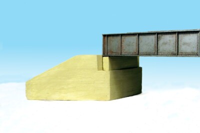 Monroe Models ~ HO Scale ~ Bridge Abutments Board Formed Concrete ~ 2 Pcs ~ 555