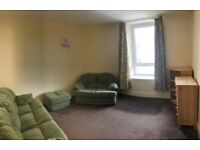 LOVELY 2 BEDROOM STUDENT FLAT ON BLACK STREET. CLOSE TO UNI AND AVAILABLE FROM 15 JULY 2022. 