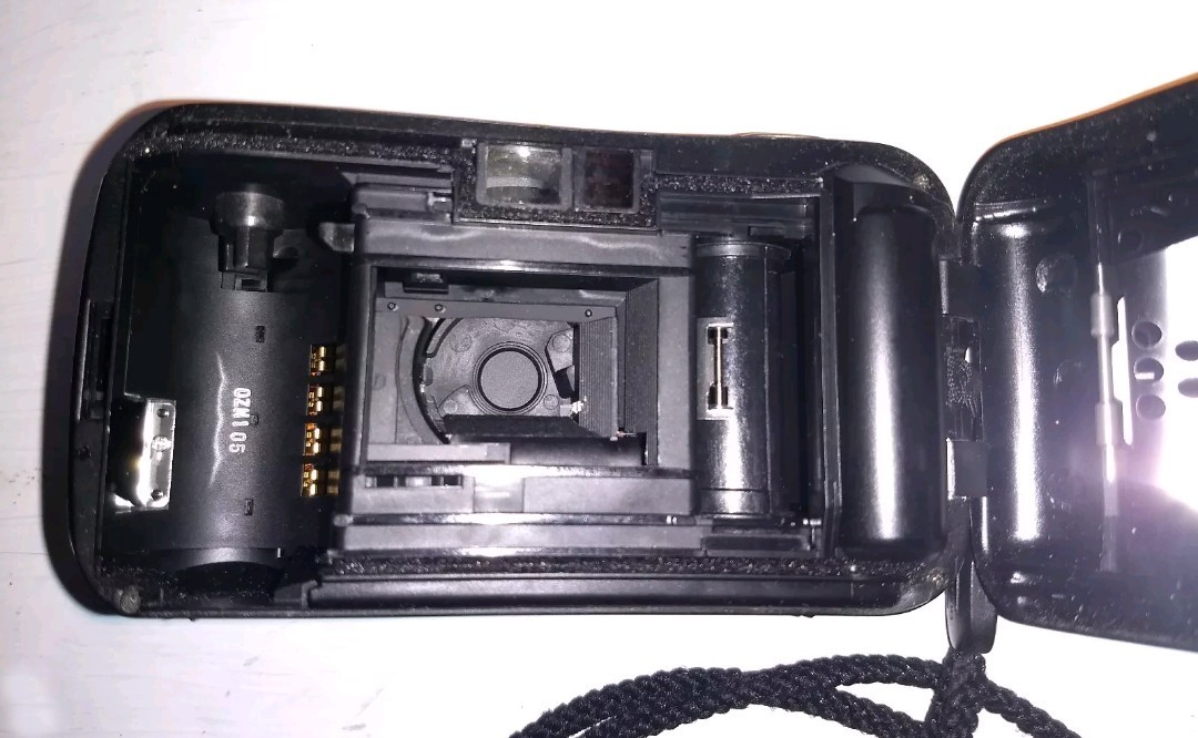 Olympus Infinity Stylus 35mm Fully Automatic Film Camera tested and working