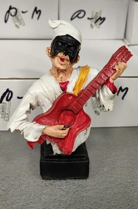 Statuina Statua Decorativa Decorazione Pulcinella Chitarra In Resina 10cm moc