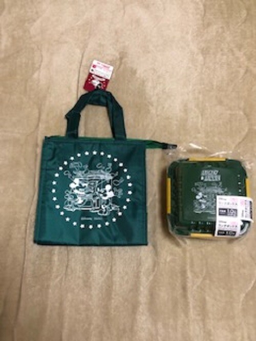 Daiso Disney Vintage style lunch box 33.8fl oz & Wide Gusset Lunch Bag Set Green
