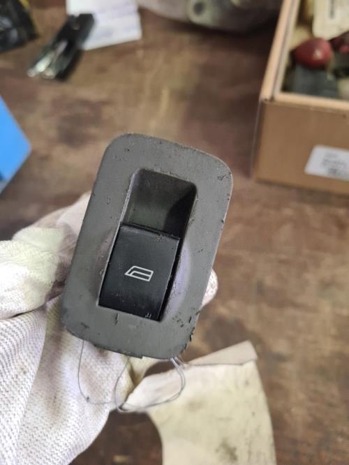 Interrupteur De Leve Vitre Avant Droit Audi A2 8z09598555pr