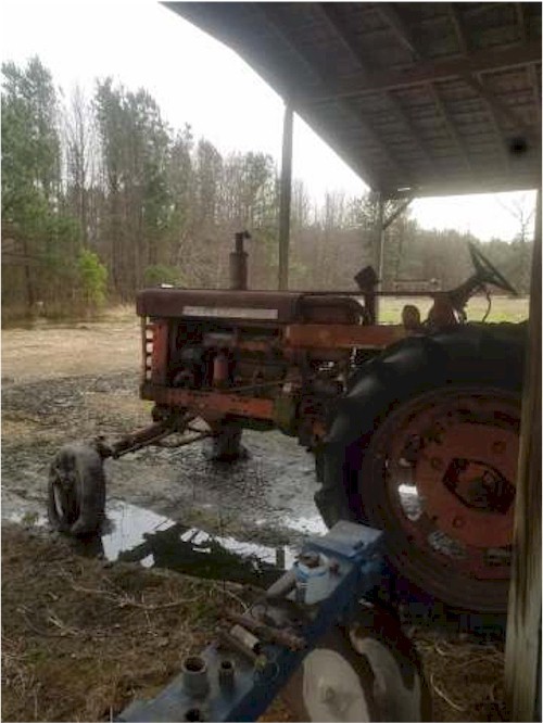 3 FARMALL 560 TRACTOR Collection 1 GAS  2 diesel