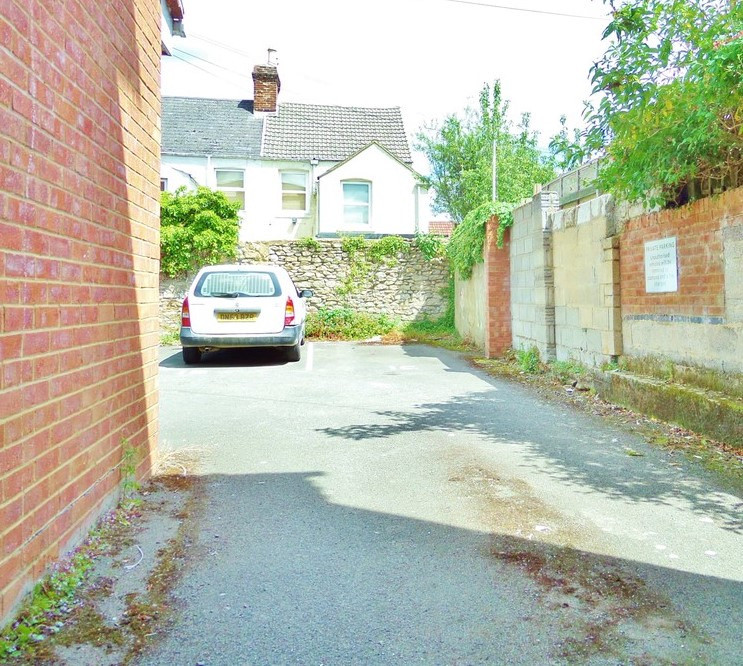 Private Car Parking Space near Old Town and Town Centre Swindon in