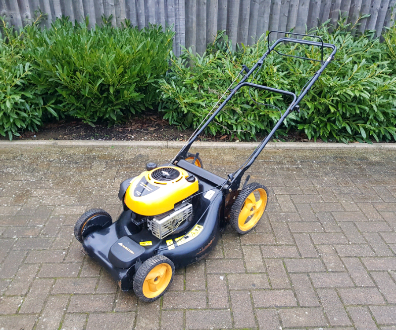McCulloch 21in Selfpropelled Petrol Lawn Mower in Aylesbury