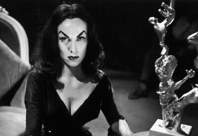 Actress Malia Nurmi Vampira Sexy 1950s Goth Icon Picture Photo Print 8''x10''