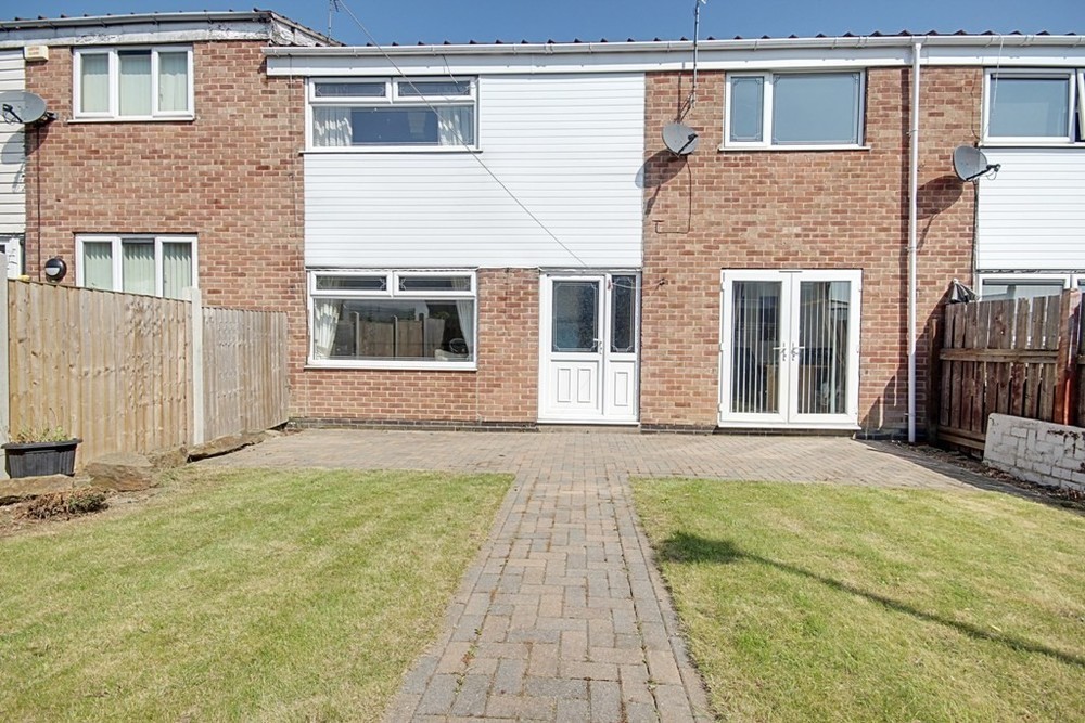 3 bedroom house in Dikelands Mount High Green Sheffield S35 in High