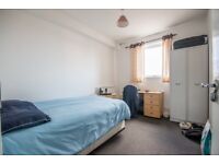FLAT SHARE: Single room for rent in a shared accommodation on Easter Road – available August