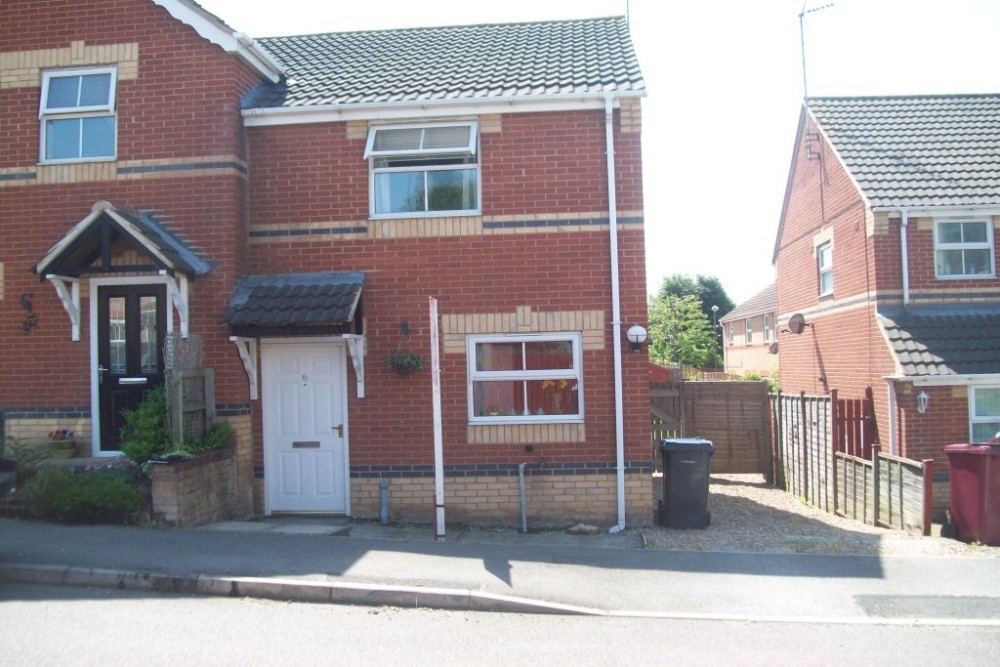 2 bedroom house in Merlin Avenue, Bolsover, S44 in Bolsover