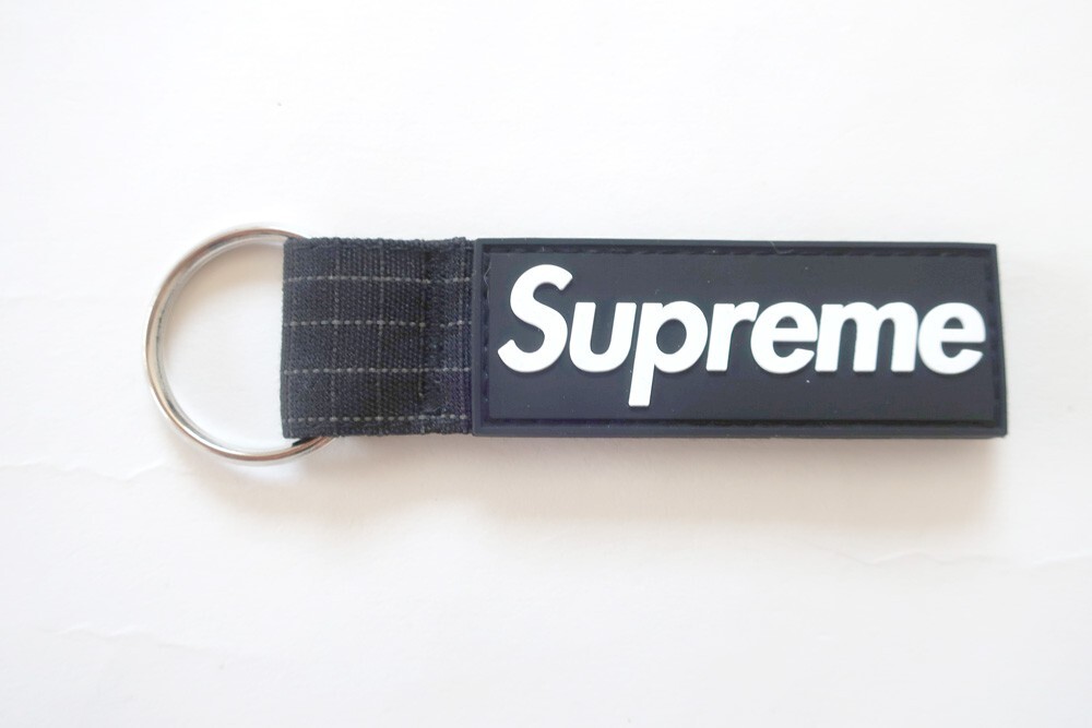 Supreme 未使用 シュプリーム キーホルダー Nite Ize S Logo