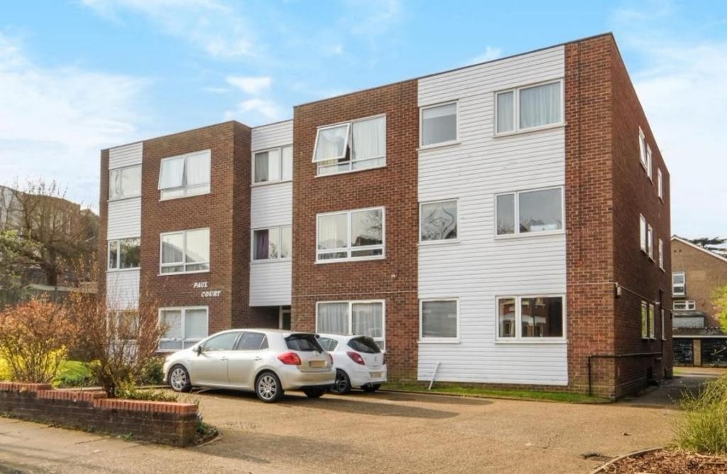 FABULOUS Large Studio Flat to Rent in Finchley Cental off Hendon Lane