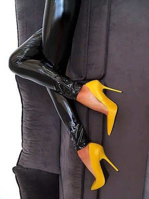 MADE IN ITALY 1969 MADE IN ITALY ALL LEATHER HIGH HEELS U11 ANOUK STYLE STILETTO PUMPS YELLOW