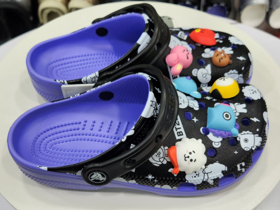 BTS BT21 Classic CROCS with BT21 8 Jibbitz Charms 2022 if 2 prs US AU Express