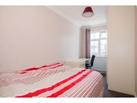 A FULLY FURNISHED DOUBLE EN-SUITES IN HAYES/UXBRIDGE