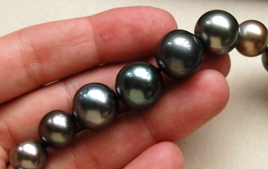 BEAUTIFUL BLACK TAHITIAN PEARL NECKLACE 14MM GRADUATED 14K GOLD CLASP 16 IN. BOX