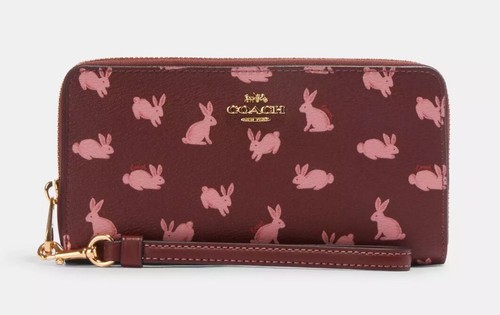 【COACH】Lunar New Year Box Crossbody In With Rabbit Coach Lunar New Year Box Crossbody In Signature Canvas With