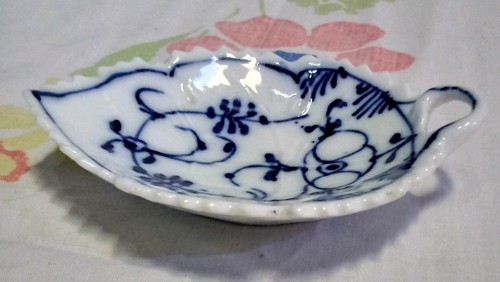 Leaf Shaped Flow Blue Tea Bag Dish