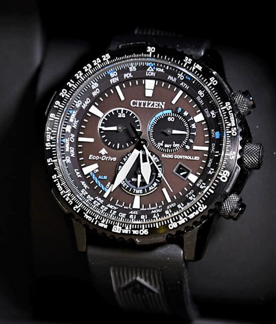 Pre-owned Citizen Radio Controlled Brown Dial Sapphire Crystal World Time Watch Cb5005-13x