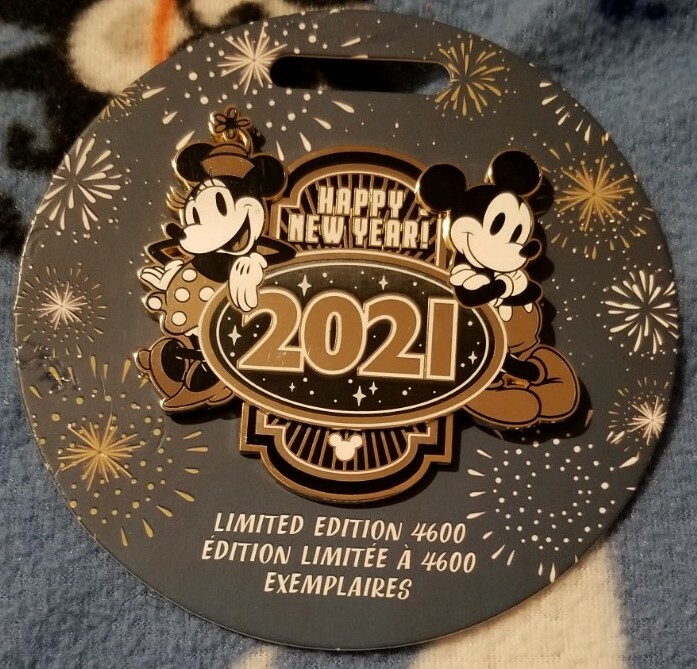 Disney Store pin 2021 New Year Mickey Minnie mouse limited edition 4600 Disney Store pin 2021 New Year Mickey Minnie mouse limited edition 4600