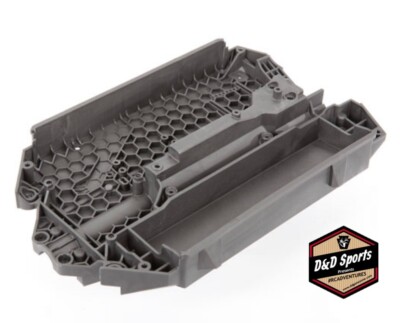 Traxxas 8922R - Chassis (fits Maxx with extended chassis (352mm wheelbase).  New